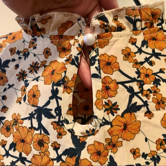 💰2/$20💰SHEIN Floral Top with Ruffle Trim - Picture 2 of 6